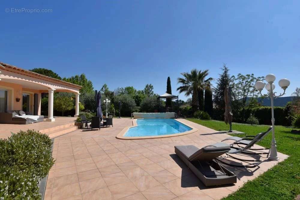 Maison à BAGNOLS-EN-FORET