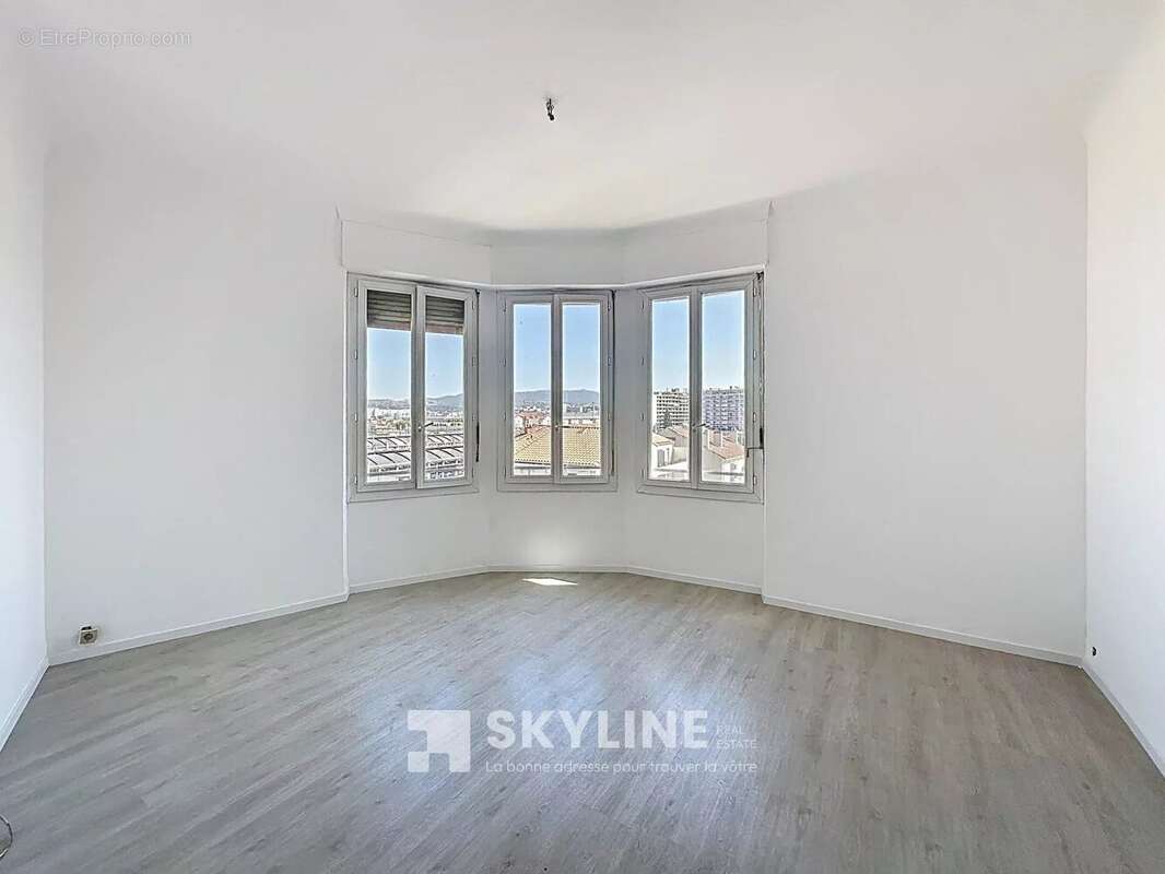 Appartement à MARSEILLE-1E