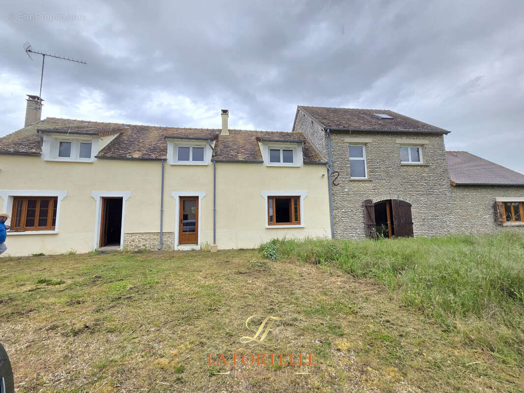 Maison à HOUDAN
