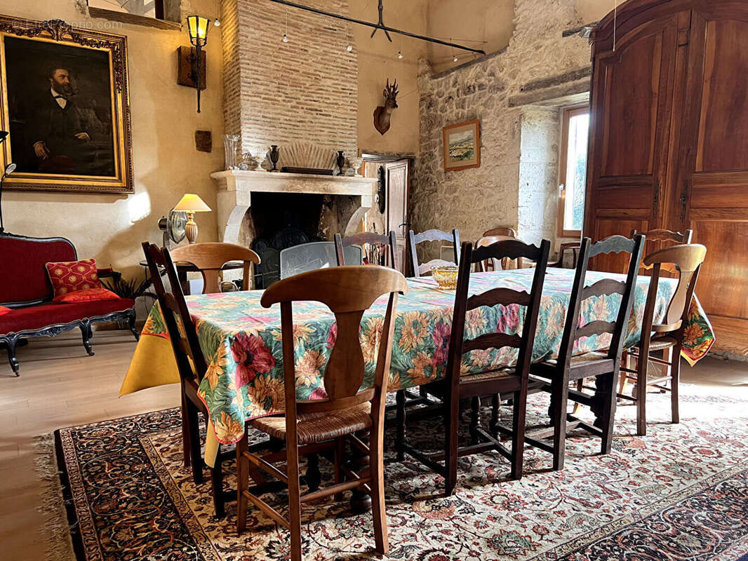 Maison à MONTAZEAU