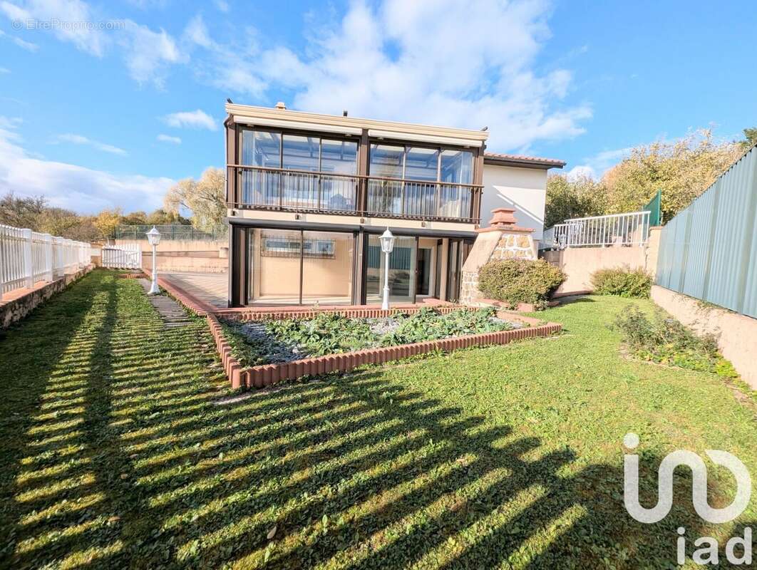 Maison 149 m² à Pouilly  - photo 2