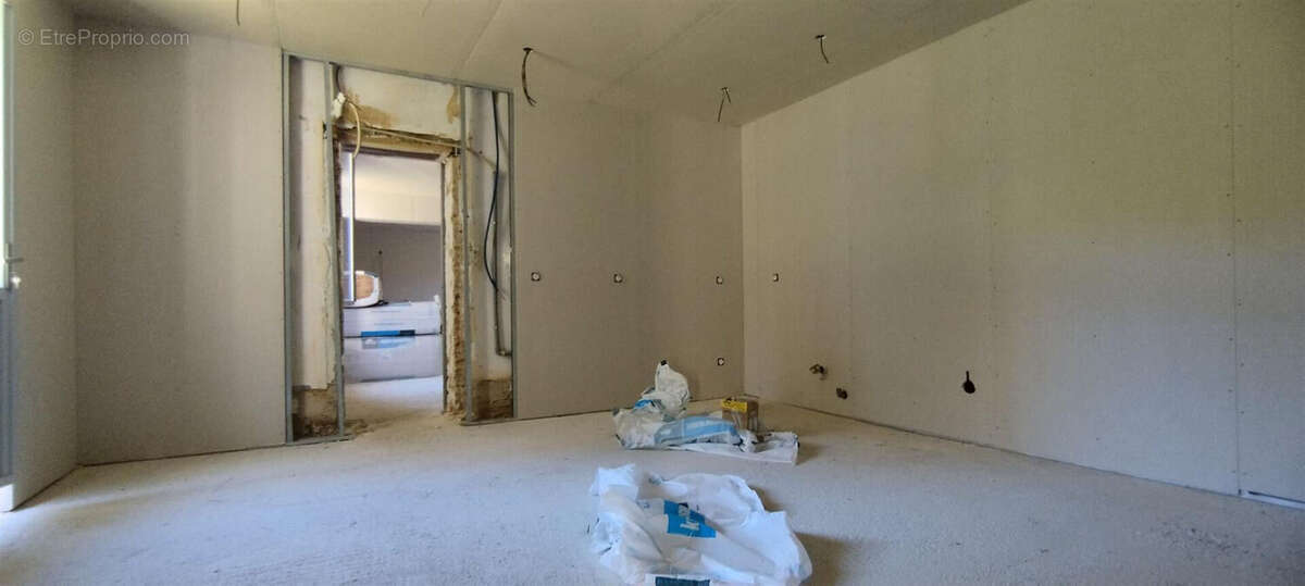 Maison à FEUGAROLLES