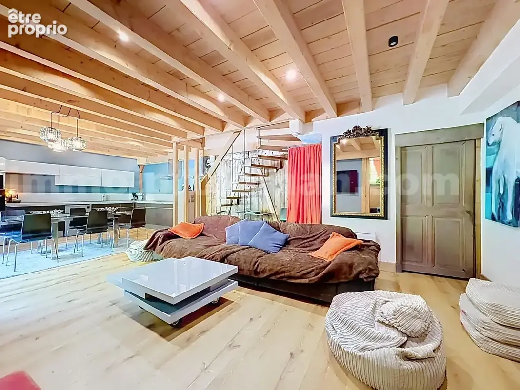 Appartement_T5_Araches_la_frasse_les_carroz_terrasse_balcon_belle_superficie_proche_prox_frontière_Suisse_direction_GENEVE_autoroutes_investissement_locatif_vente_vue_séjour_cuisine_ouverte_calme_nature