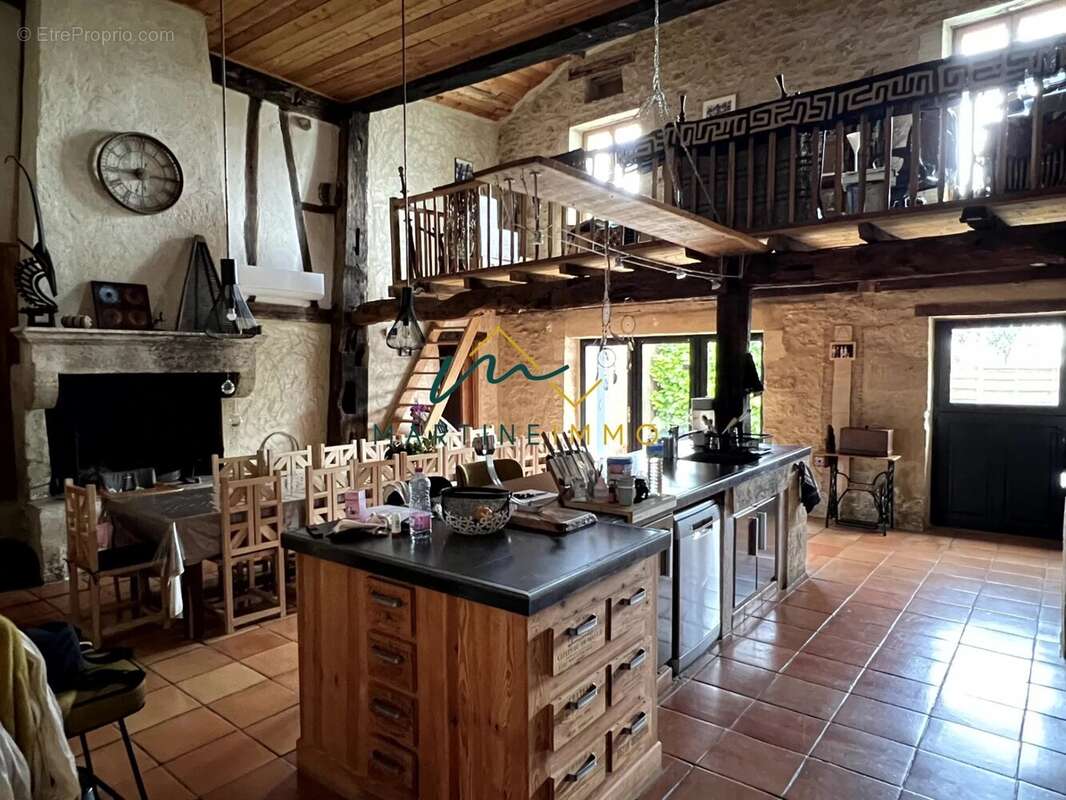 A vendre maison pierre 400m2 avec piscine - photo 6