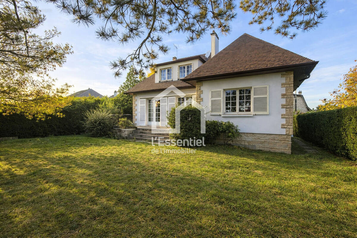 Maison à VERNEUIL-SUR-SEINE