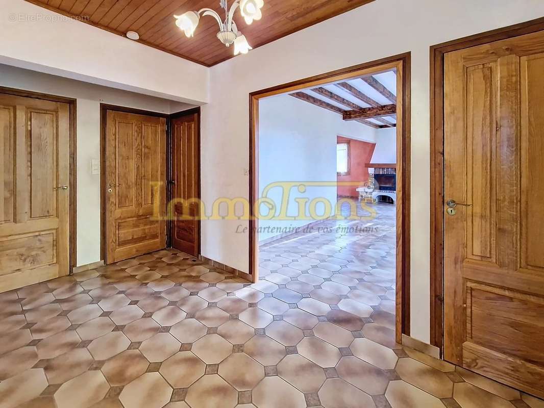 Maison à SAINT-PIERRE-DE-CHERENNES