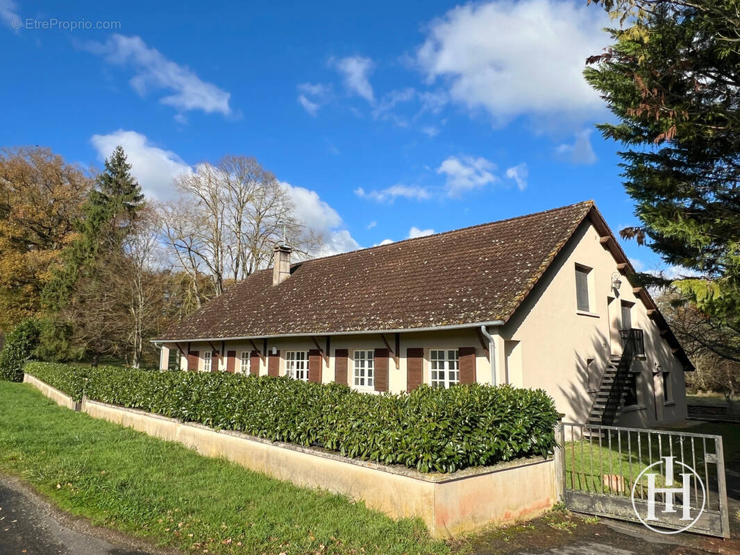 Maison à SAINT-CHRISTOPHE-LE-CHAUDRY