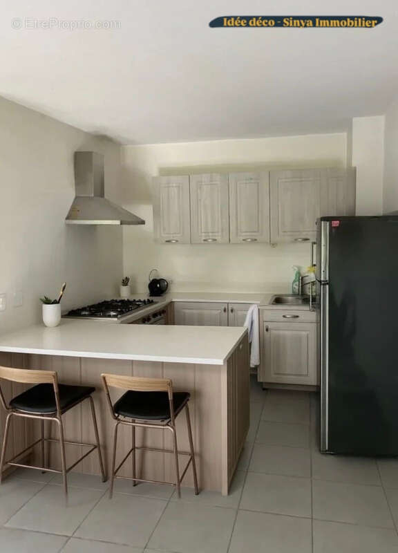 Appartement à SAINT-CLEMENT-DE-RIVIERE