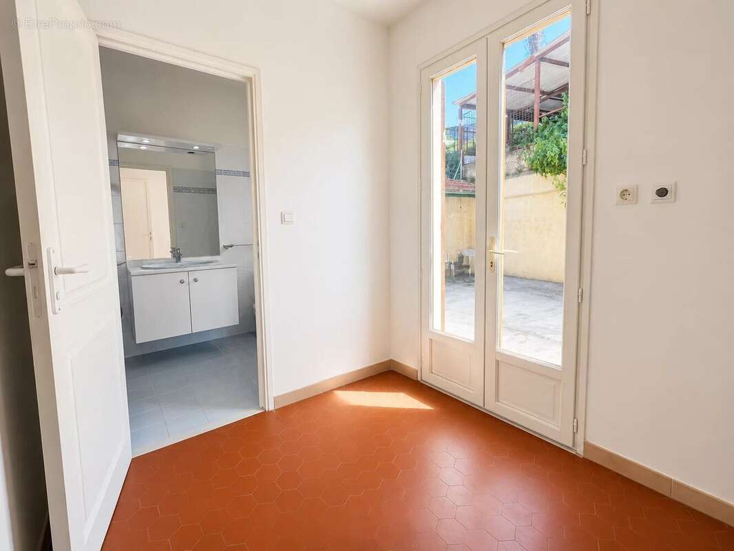 Cap d'ail "centre" - villa 170m²  terrain 1380m²  vue mer  extension possible - photo 8