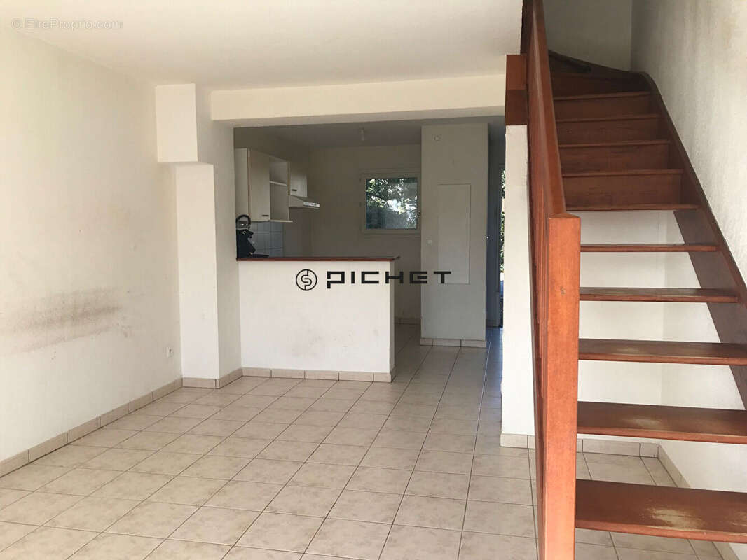 Maison à MONTREJEAU