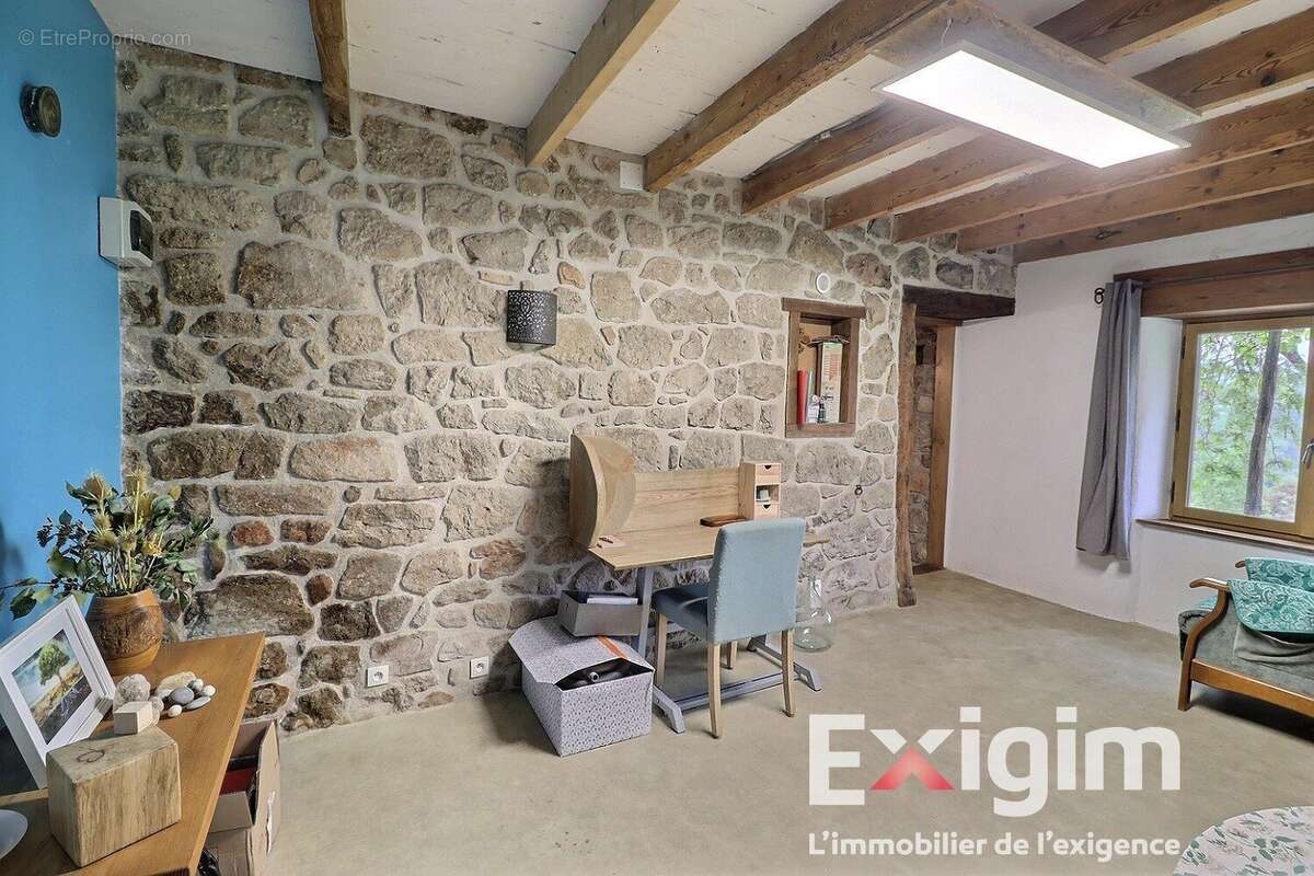 Maison à SAINT-APOLLINAIRE-DE-RIAS