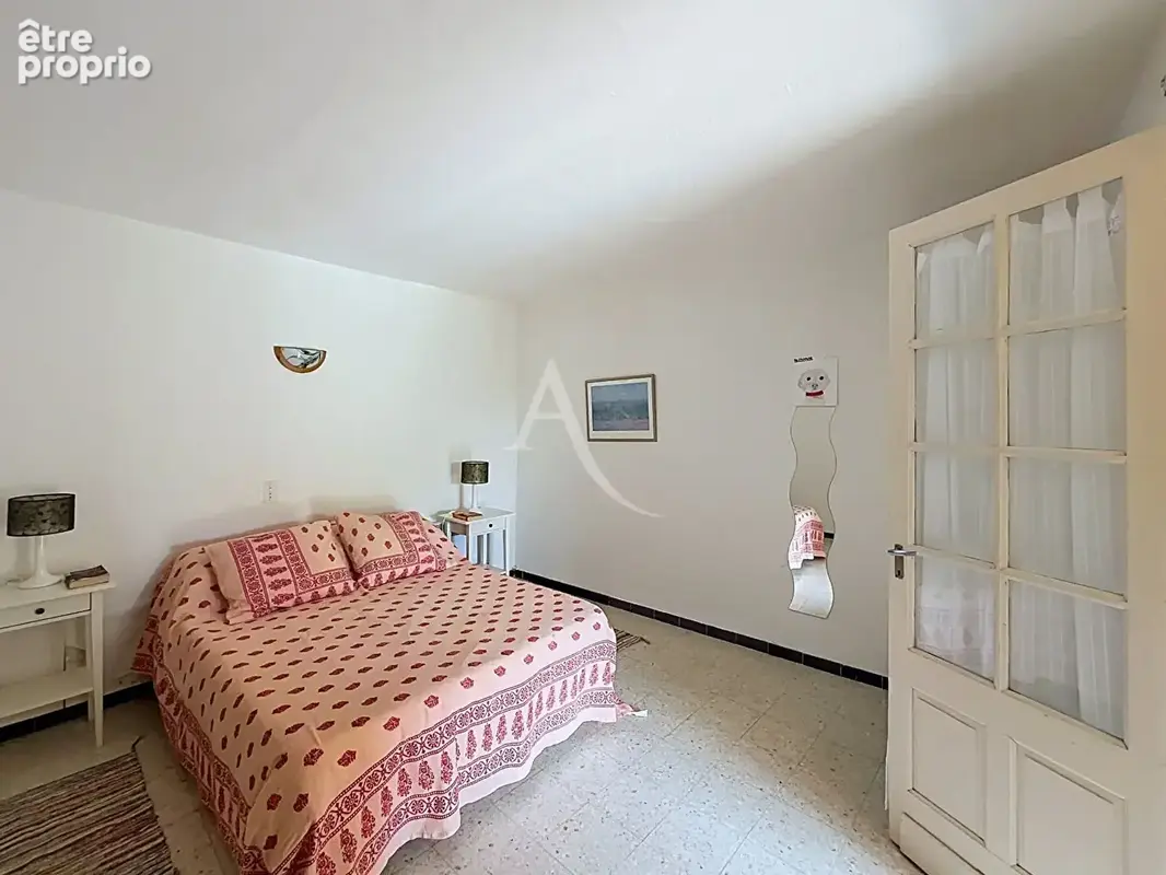 Maison familiale de 3 chambres avec piscine, jolie vue dégagée et 5 766m² de terrain. - photo 9