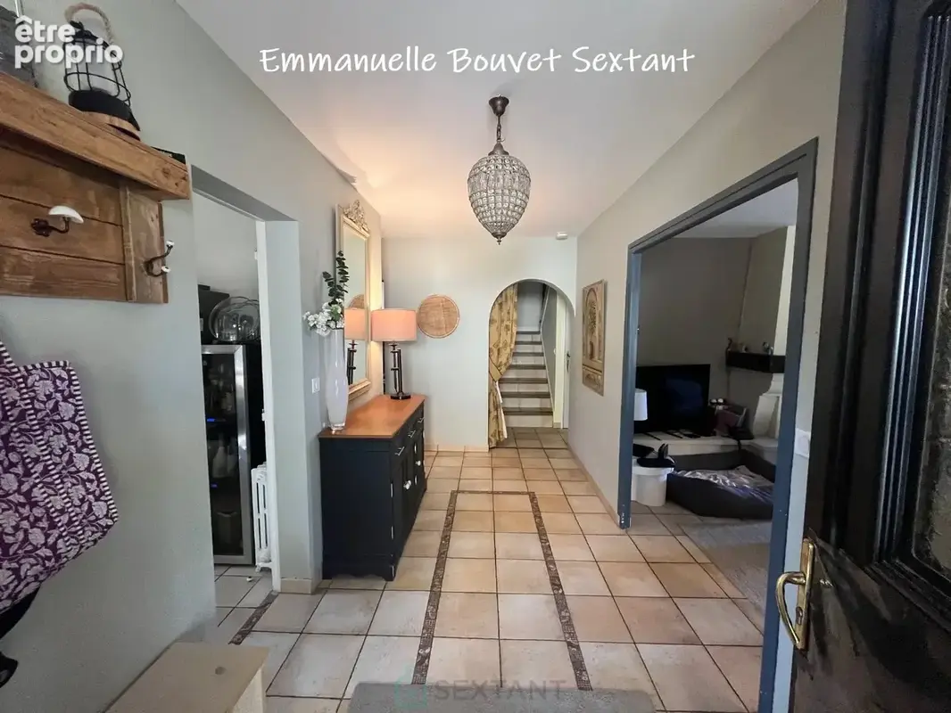 BERGERAC, jolie maison périgourdine, 202 m², 6 chambres, vie possible de plain-pied, piscine, garage, beau terrain arboré et clo - photo 8