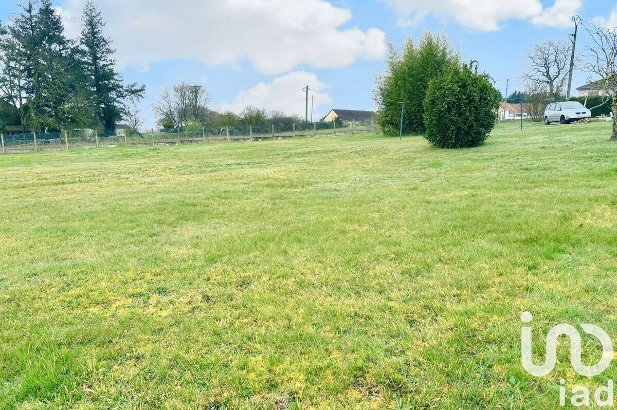 Photo 1 - Terrain à LE PONT-CHRETIEN-CHABENET