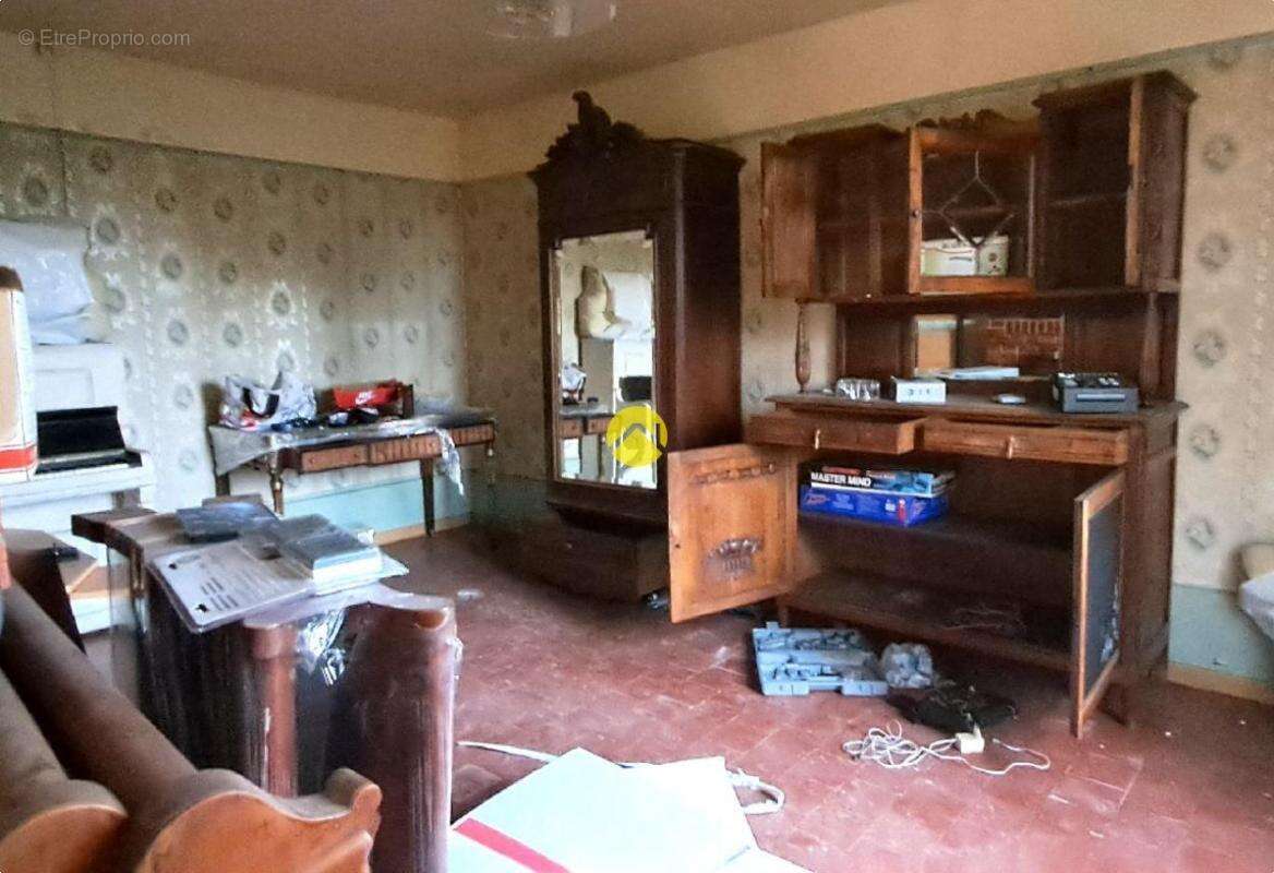 Maison à AINAY-LE-CHATEAU