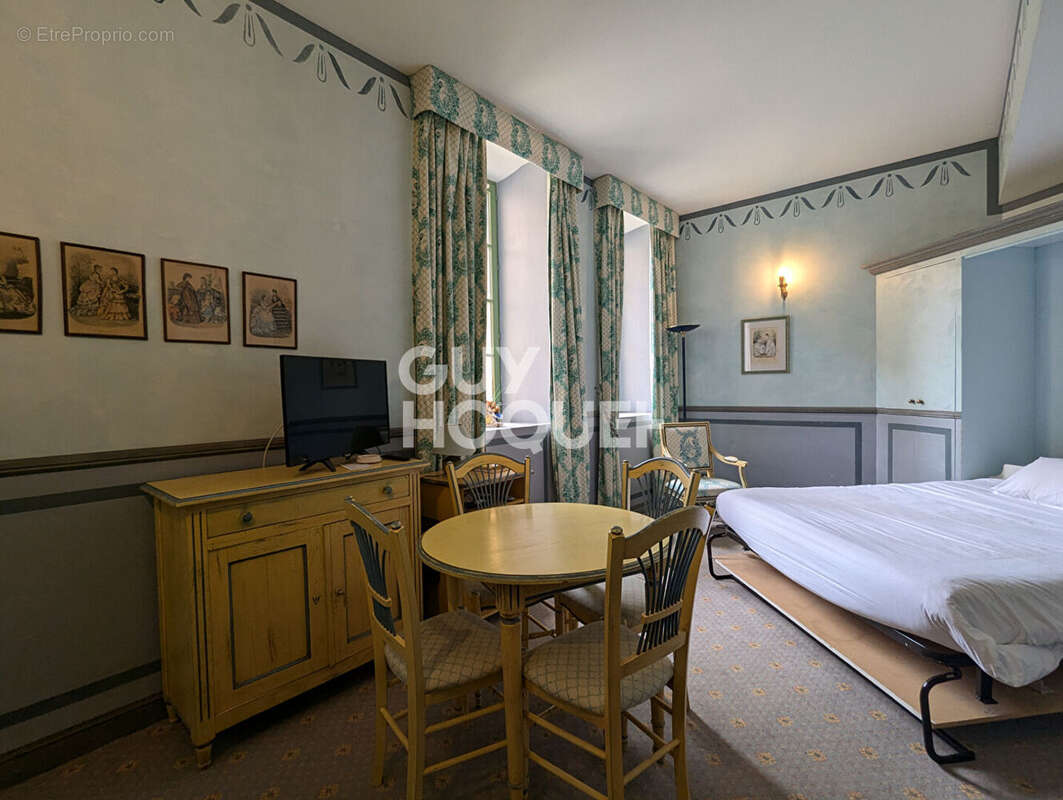 Appartement à MONTBRUN-LES-BAINS