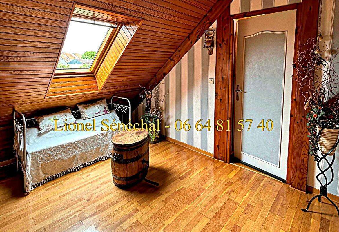 Maison lumineuse et peu énergivore 9 pièces de 138 m2 habitables (165 m2 au sol) sur une parcelle de plus de 1 200 m2 - photo 10