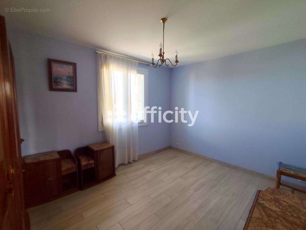 Maison 173 m² à La Vergne  - photo 17