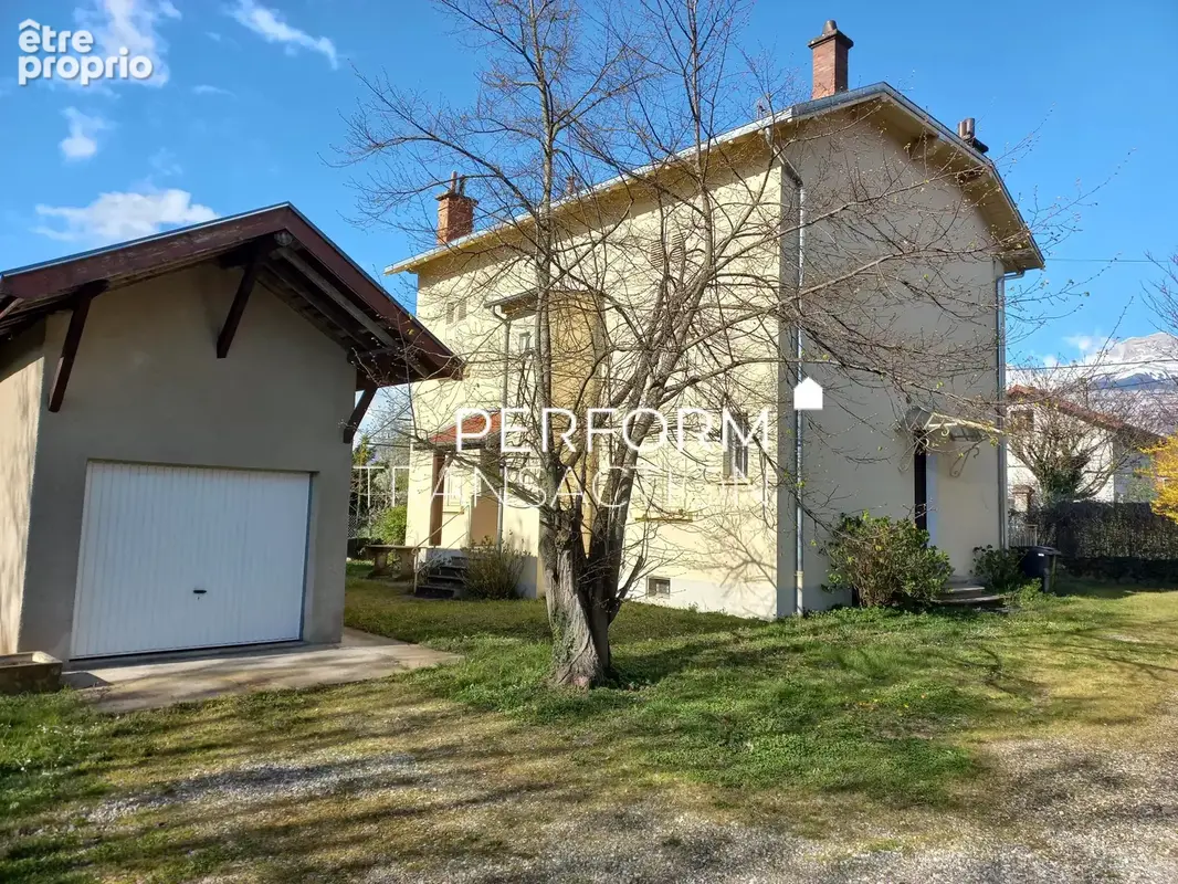 CHAMP SUR DRAC Grande maison à fort potentiel – 162 m² Carrez sur 1350 m² de terrain - photo 1