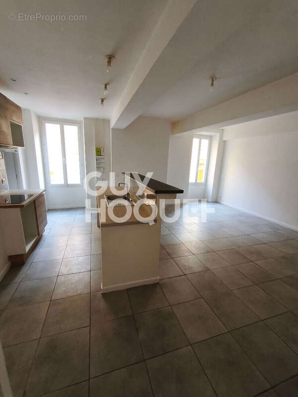 Appartement T3 de 84 m2 et cour de 33m² - photo 2