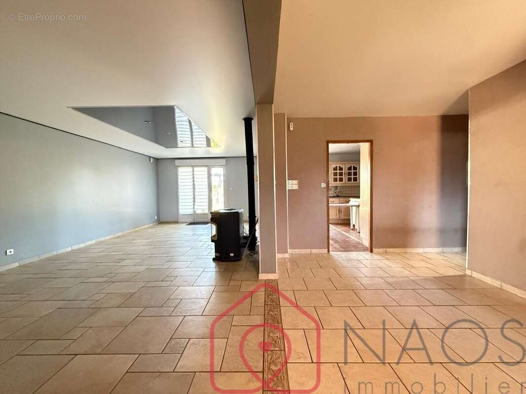 Maison à LA NEUVILLE-A-MAIRE