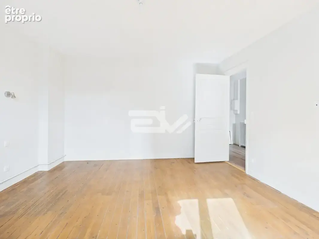 Immeuble de rapport avec local commercial et deux appartements - Environ 200 m²  -Fort potentiel - photo 12