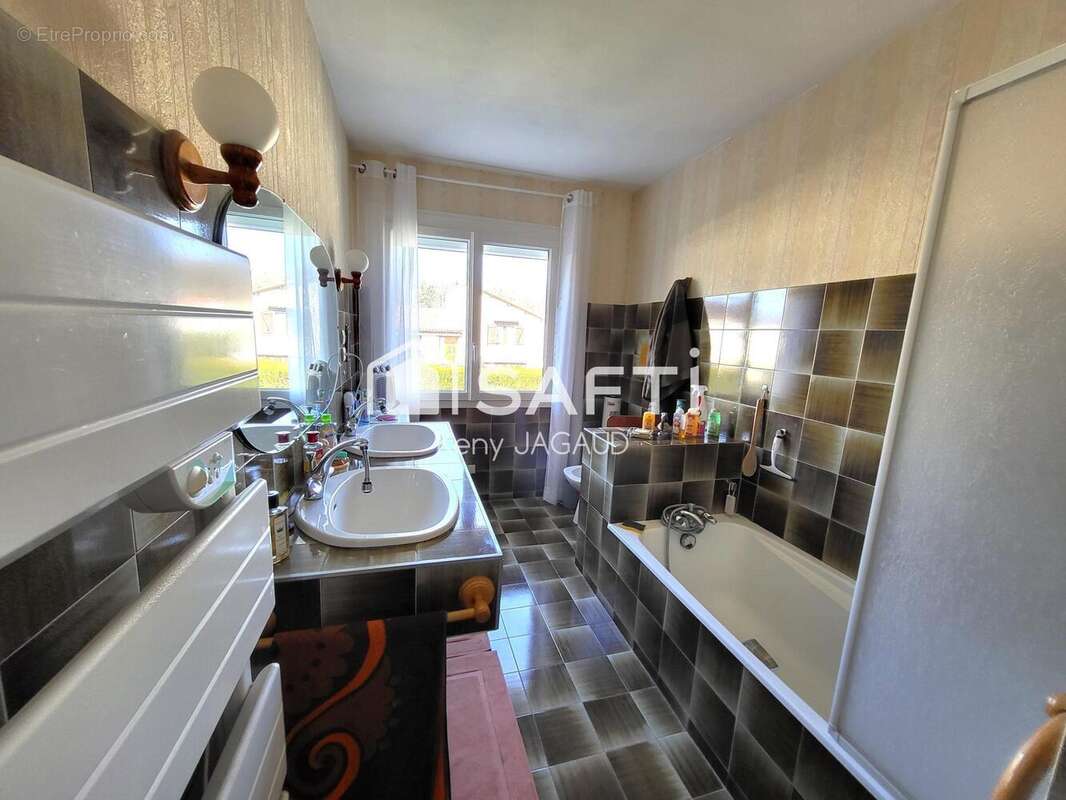 Photo 9 - Maison à LIGUGE