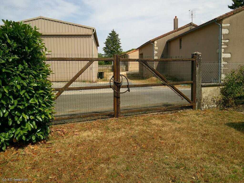 Maison De Campagne Avec Une Deuxième Maison Et D'Autres Dépendances - photo 57
