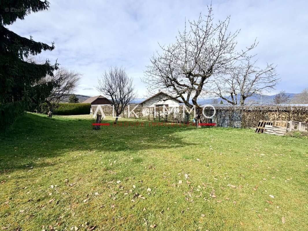 Terrain à LA ROCHE-SUR-FORON