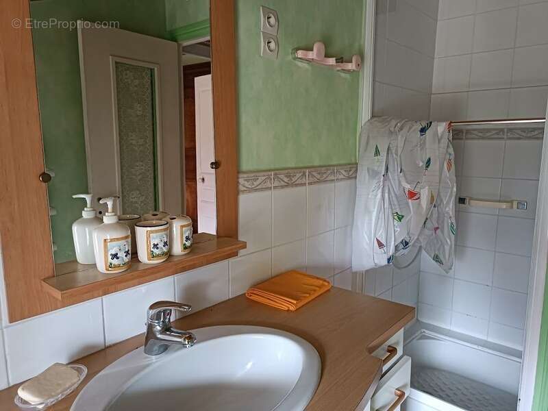 Maison à VERNET-LA-VARENNE