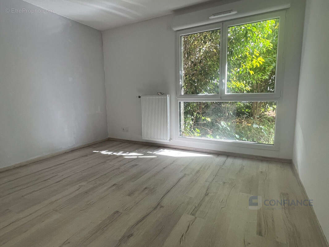 Appartement à MEYZIEU