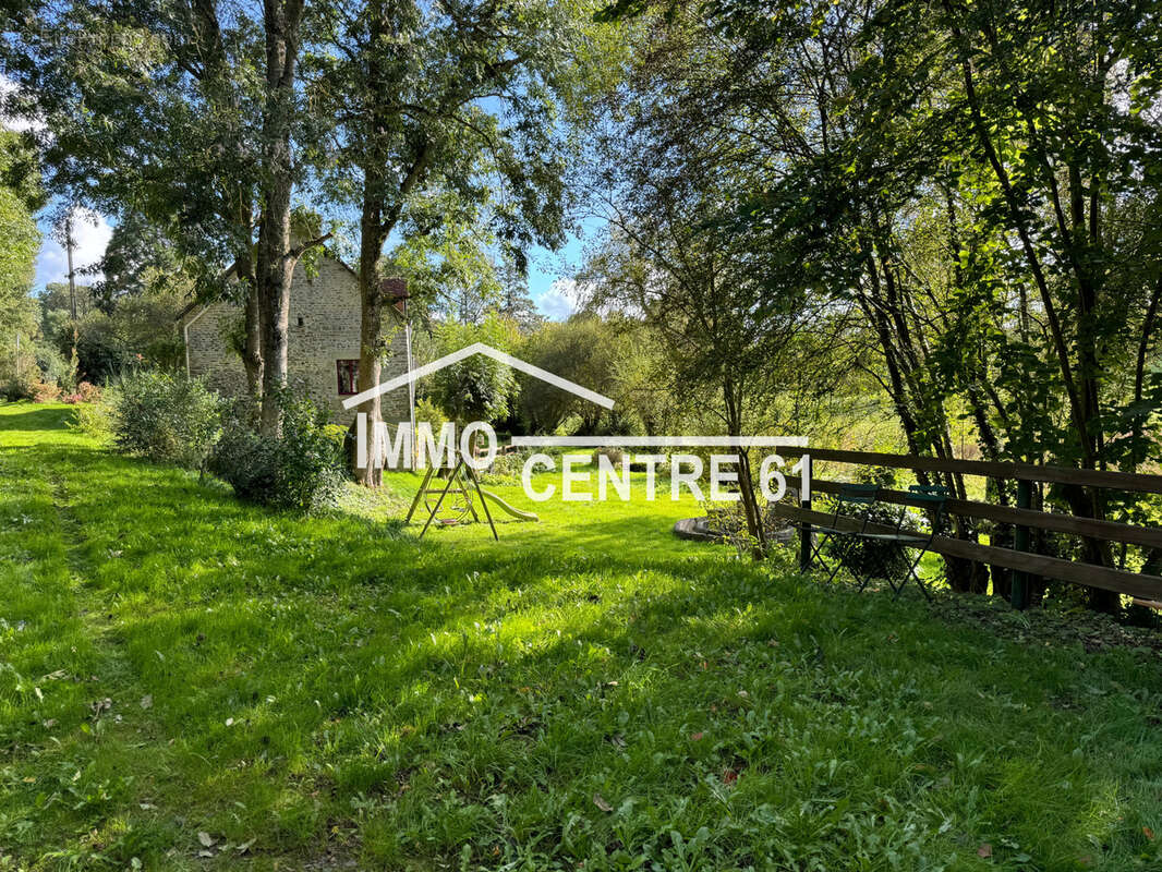 Maison à CARROUGES