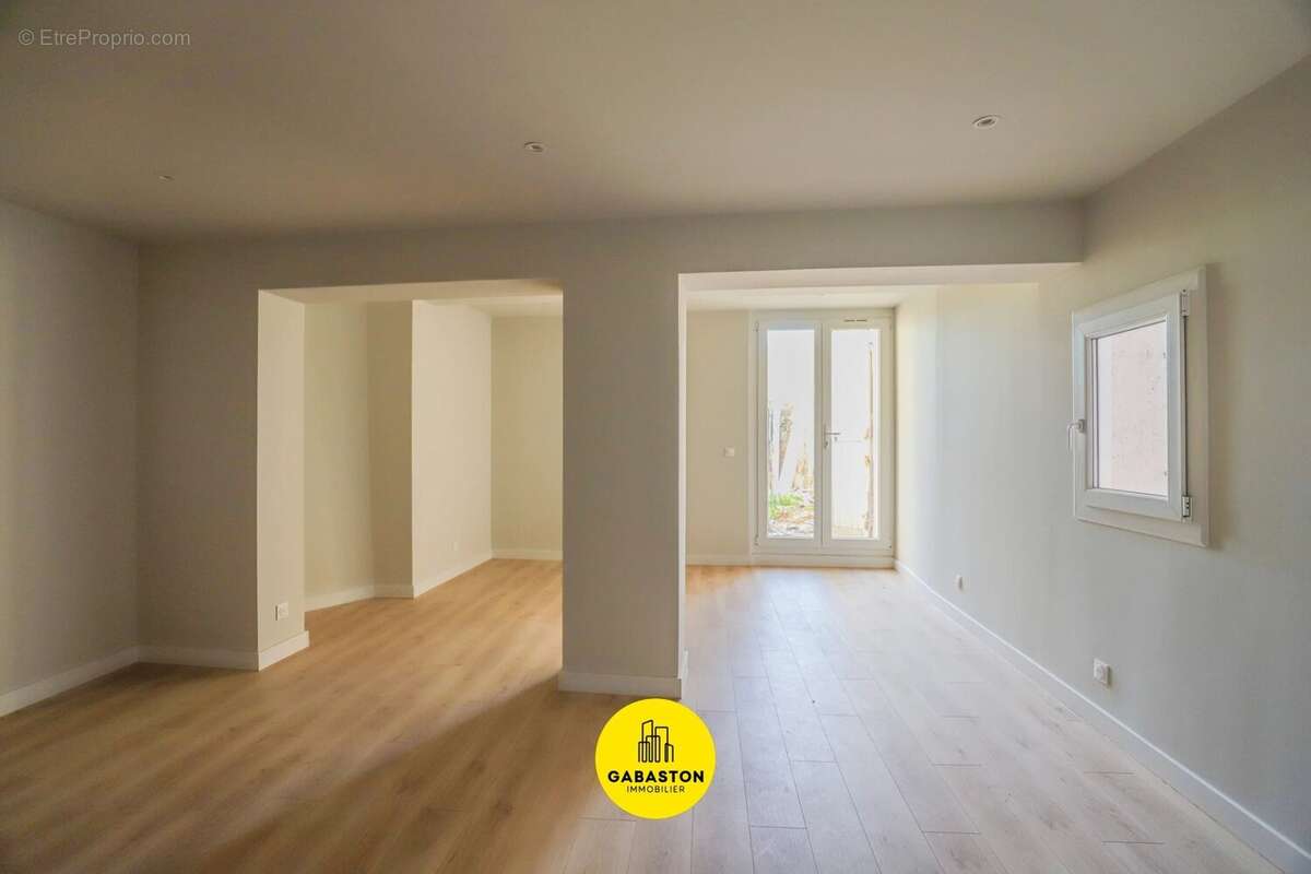 Appartement à MARSEILLE-1E