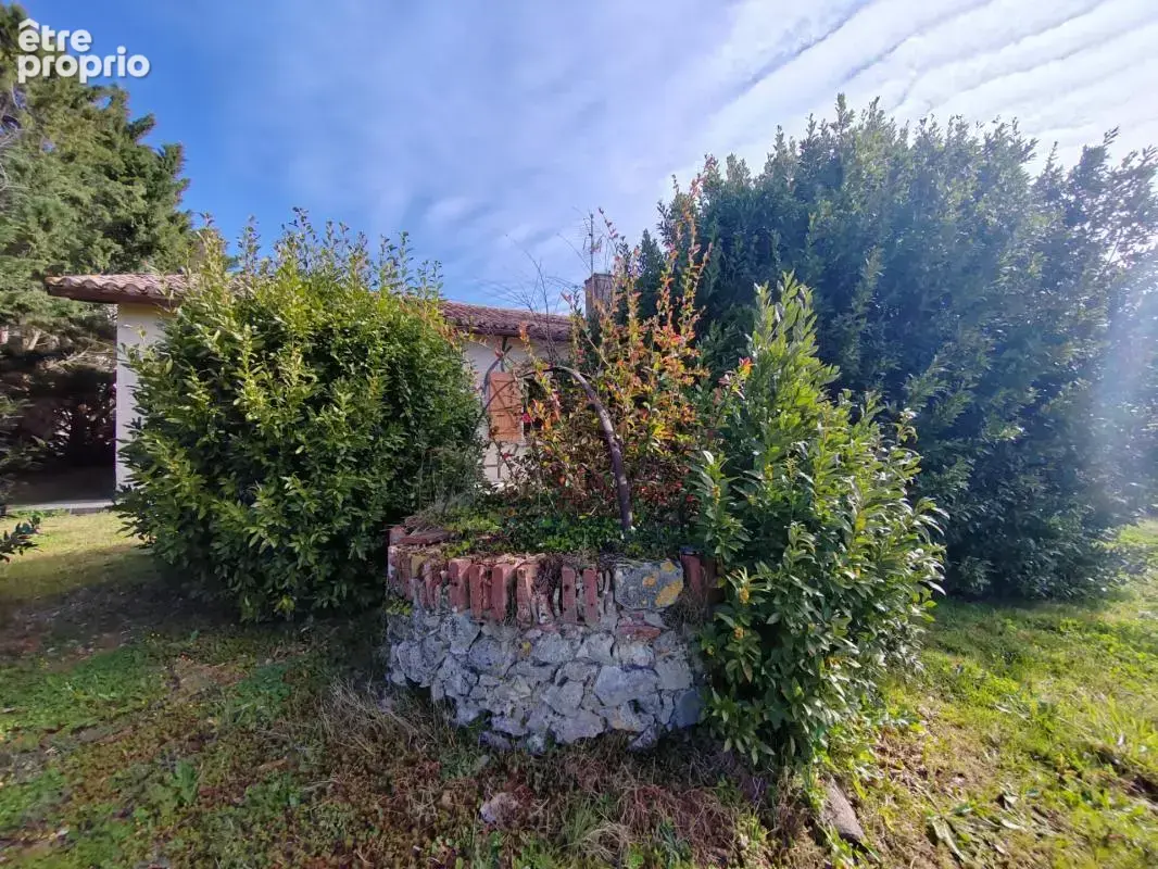 Située à MIRAMONT LATOUR, maison à rénover avec vue panoramique - photo 7