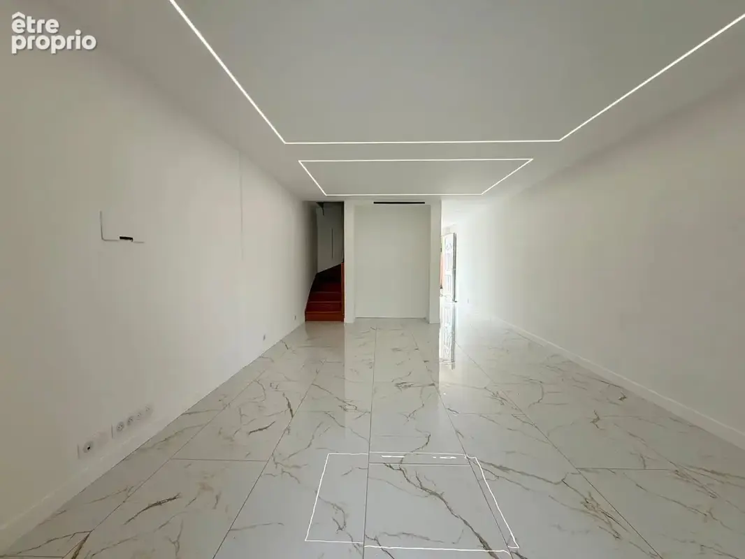 Carros les plans - Superbe duplex entièrement rénové avec terrasse et parking - photo 3