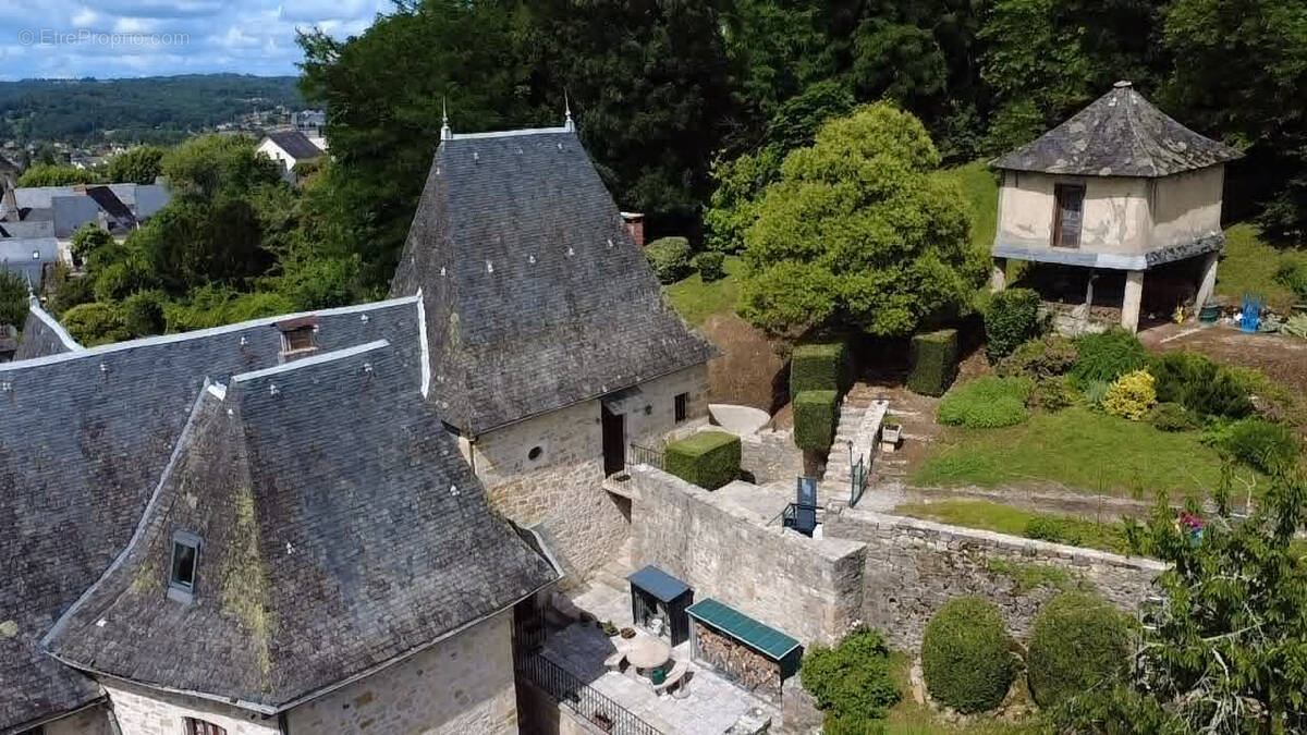 Maison à TERRASSON-LAVILLEDIEU