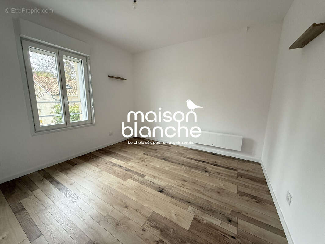 Maison à COUTRAS