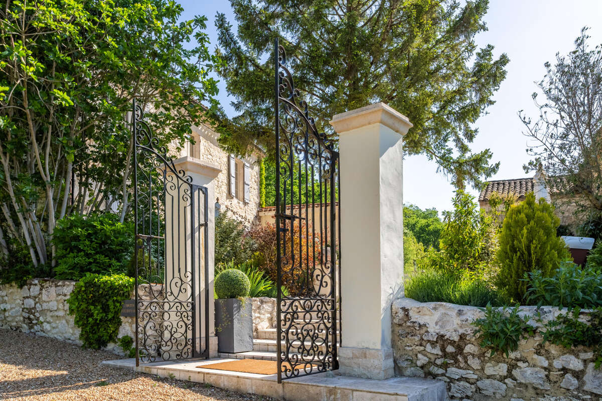 Maison à MONTAIGU-DE-QUERCY