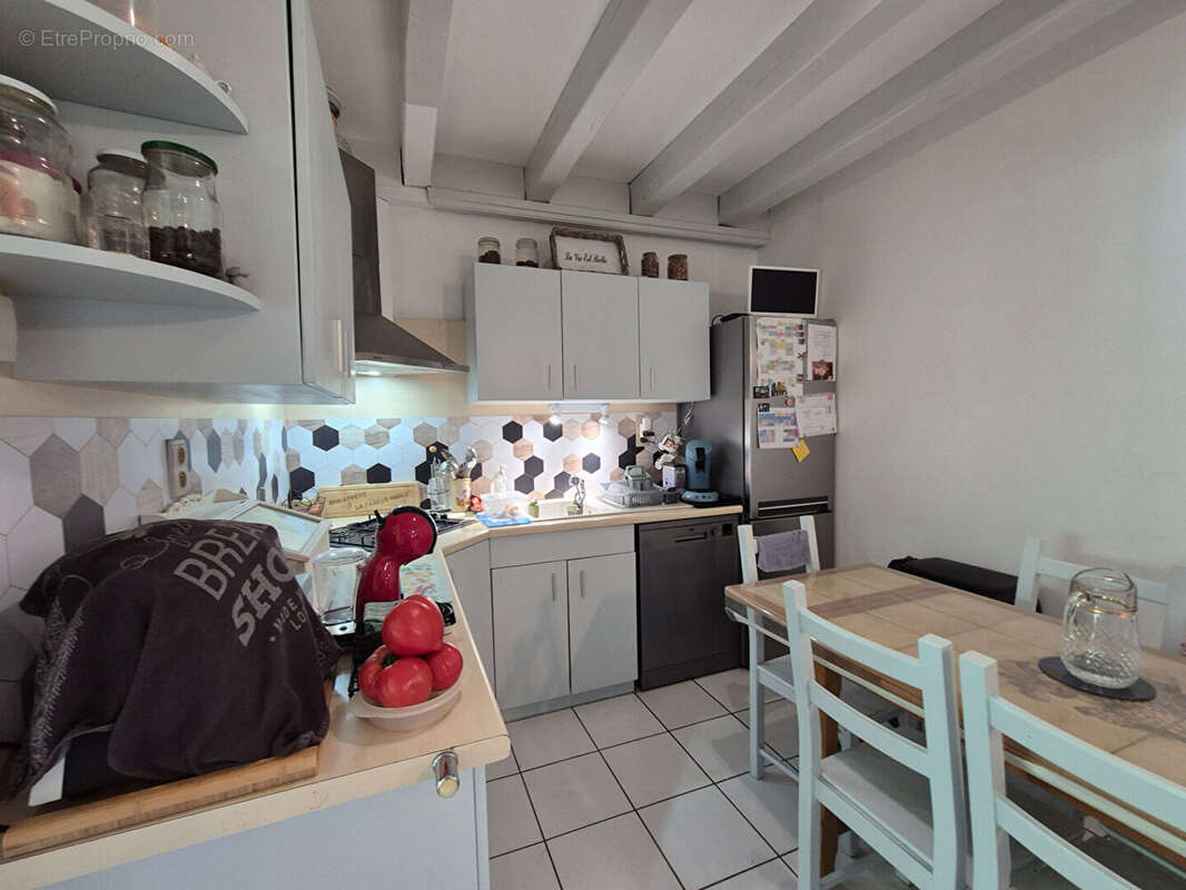CORREZE. En bordure du village de CORREZE. Jolie maison de 4 chambres avec piscine, nichée dans un beau jardin de 2 112 m². - photo 7