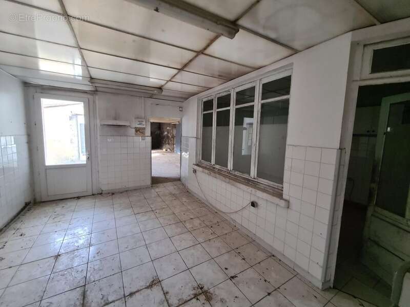 Appartement à VILLEBOIS-LAVALETTE