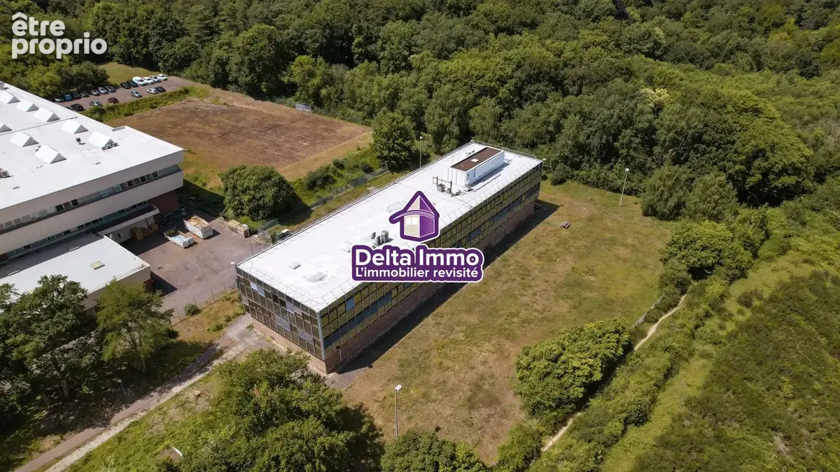 Commerce 2 577 m² à vendre à Val-De-Reuil (27100) - photo 1