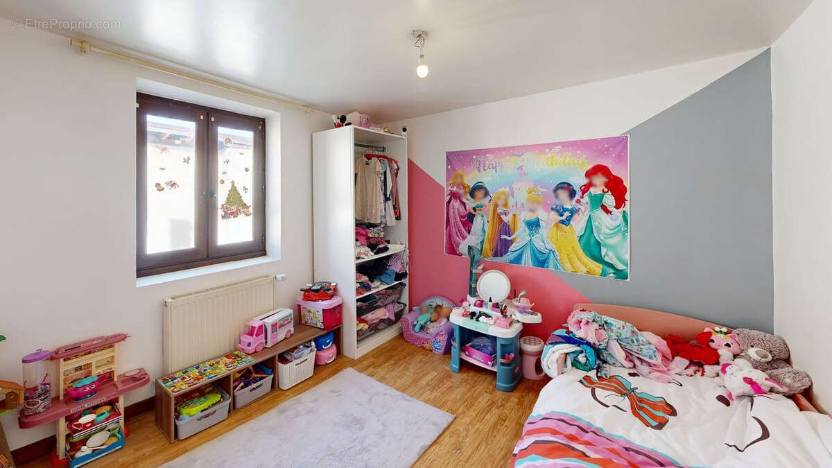 Maison à VEZERONCE-CURTIN