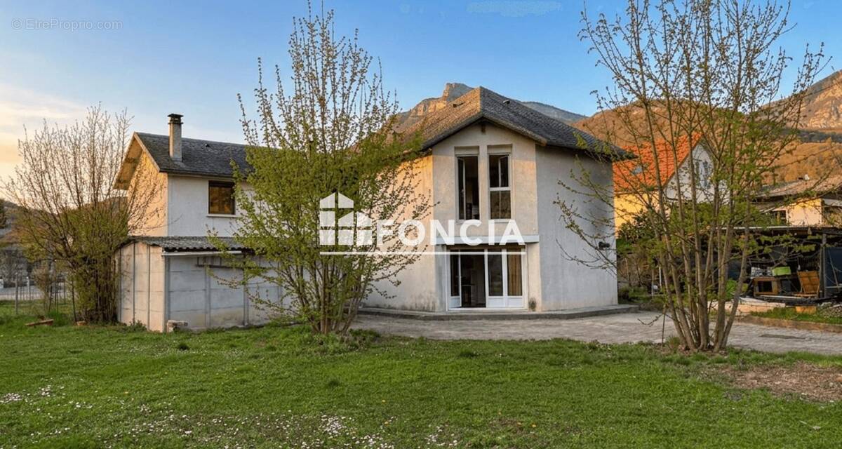Maison à BASSENS