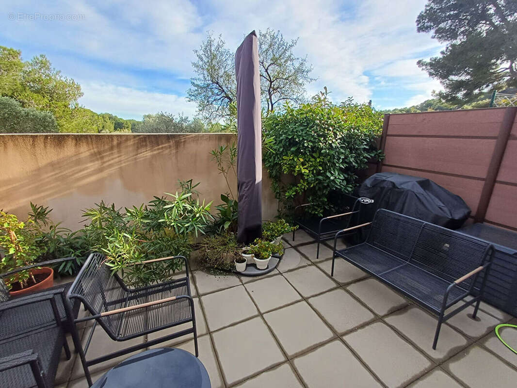 A vendre un appartement t3 rdc avec garage a la couronne - photo 4
