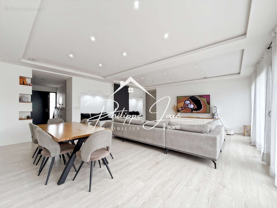 Maison à COURTOIS-SUR-YONNE