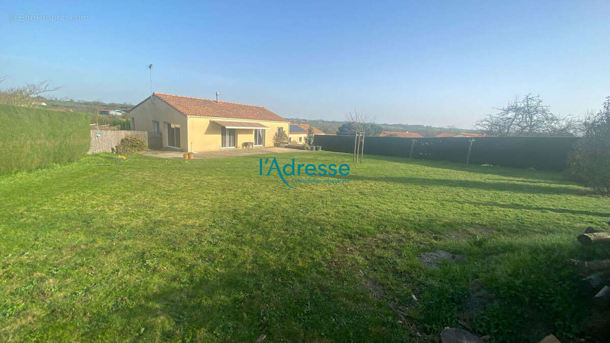 Maison à LA CHAUSSAIRE