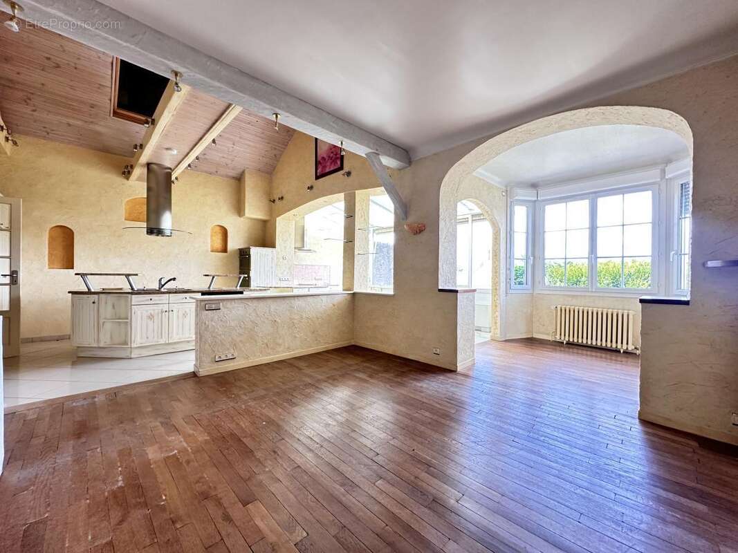 Maison à SAINTE-MAURE-DE-TOURAINE