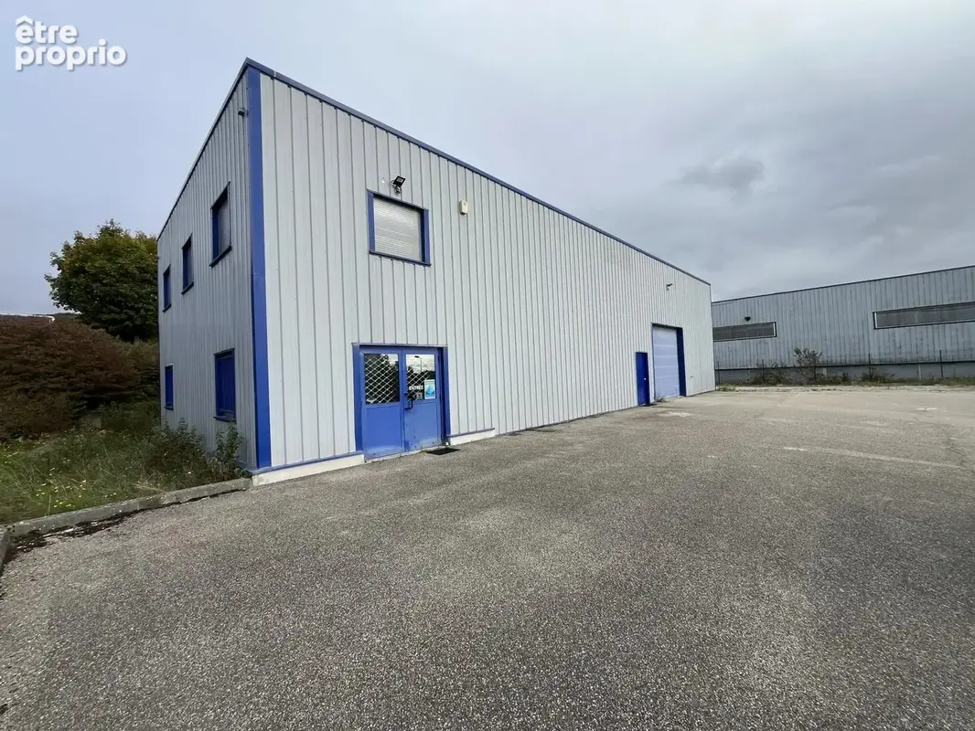 Local d'activite 305 m² - photo 1