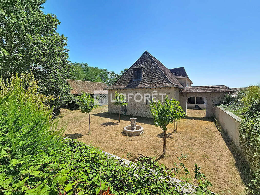 Demeure béarnaise avec piscine entre Salies de Béarn et Orthez 8 pièces 290m² - photo 3