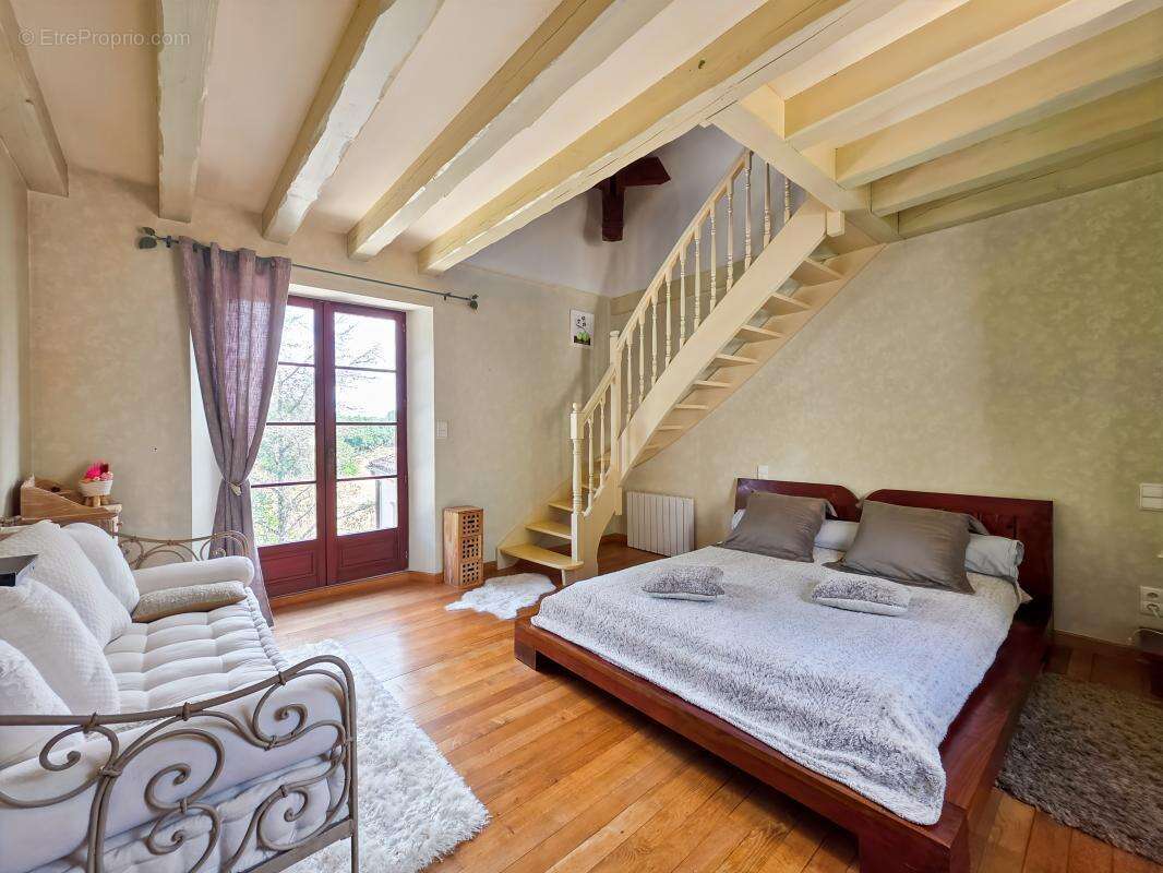 Maison à LAROQUE-TIMBAUT